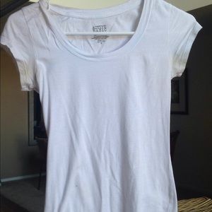 Active basic plain white scoop neck tee